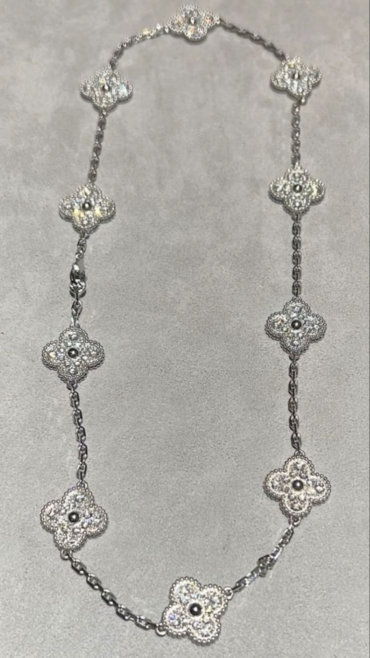 10 Clover Necklace