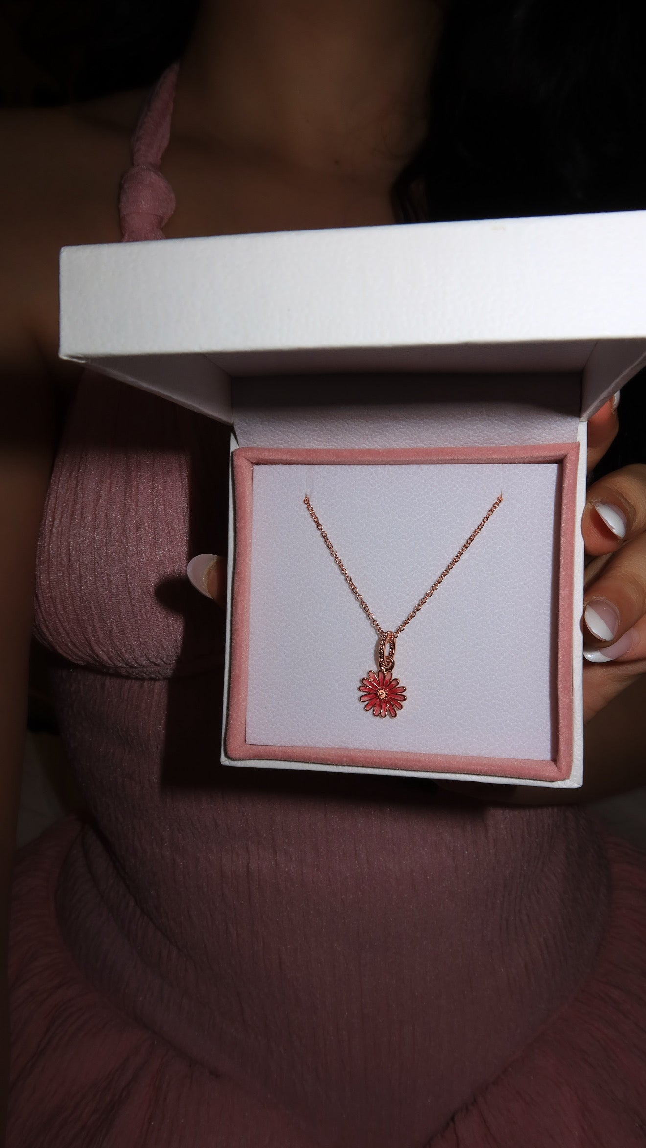 Rose Gold Daisy Necklace