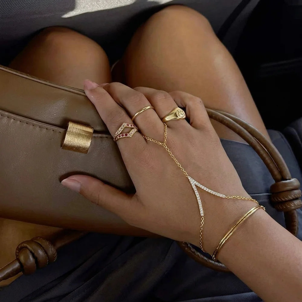 Vinetria Hand Chain